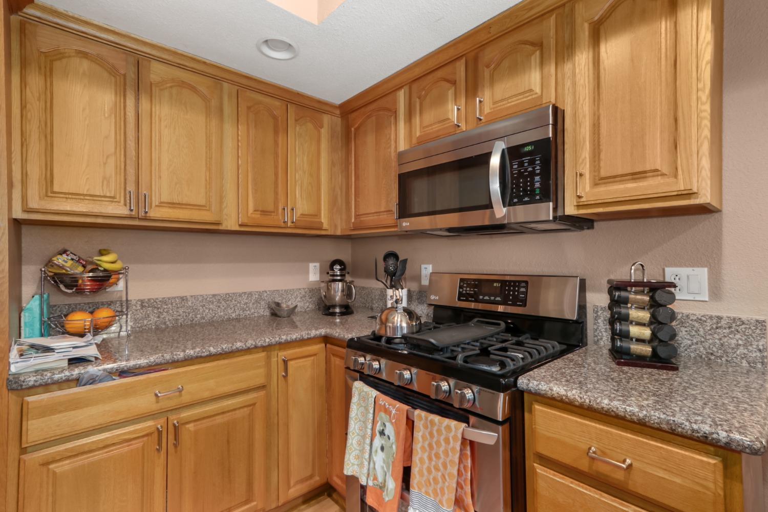 Detail Gallery Image 5 of 26 For 235 Ginger Dr, Auburn,  CA 95603 - 3 Beds | 2 Baths