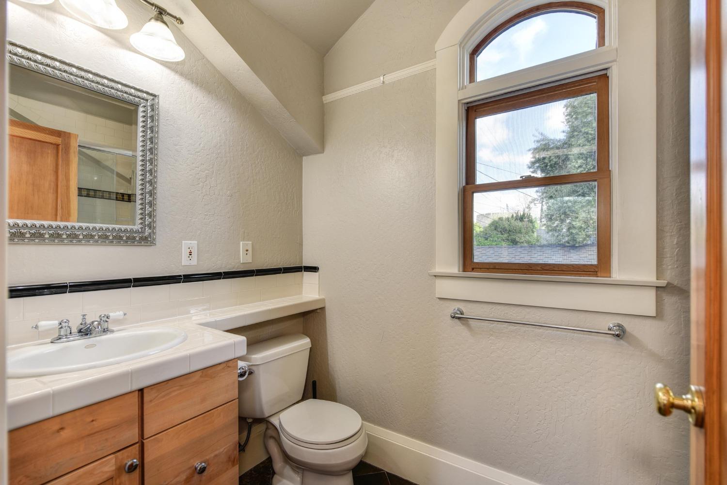 Detail Gallery Image 62 of 75 For 1332 33rd St, Sacramento,  CA 95816 - 3 Beds | 2 Baths