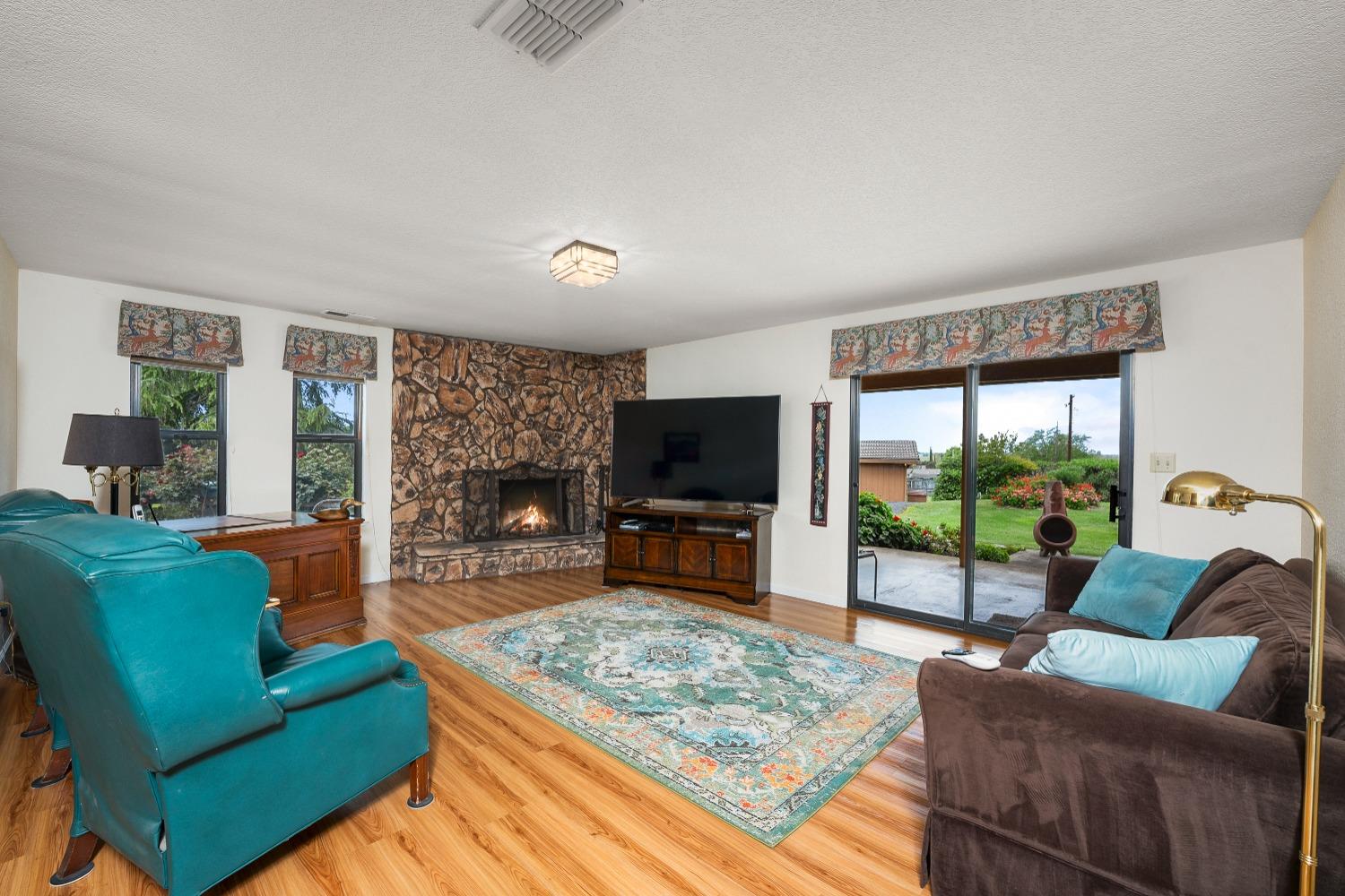 Detail Gallery Image 16 of 73 For 11901 Hillfield Ct, Elk Grove,  CA 95624 - 3 Beds | 2 Baths