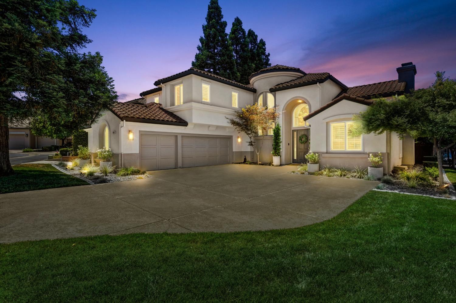 Photo of 300 Alwoodley Ct in Roseville, CA
