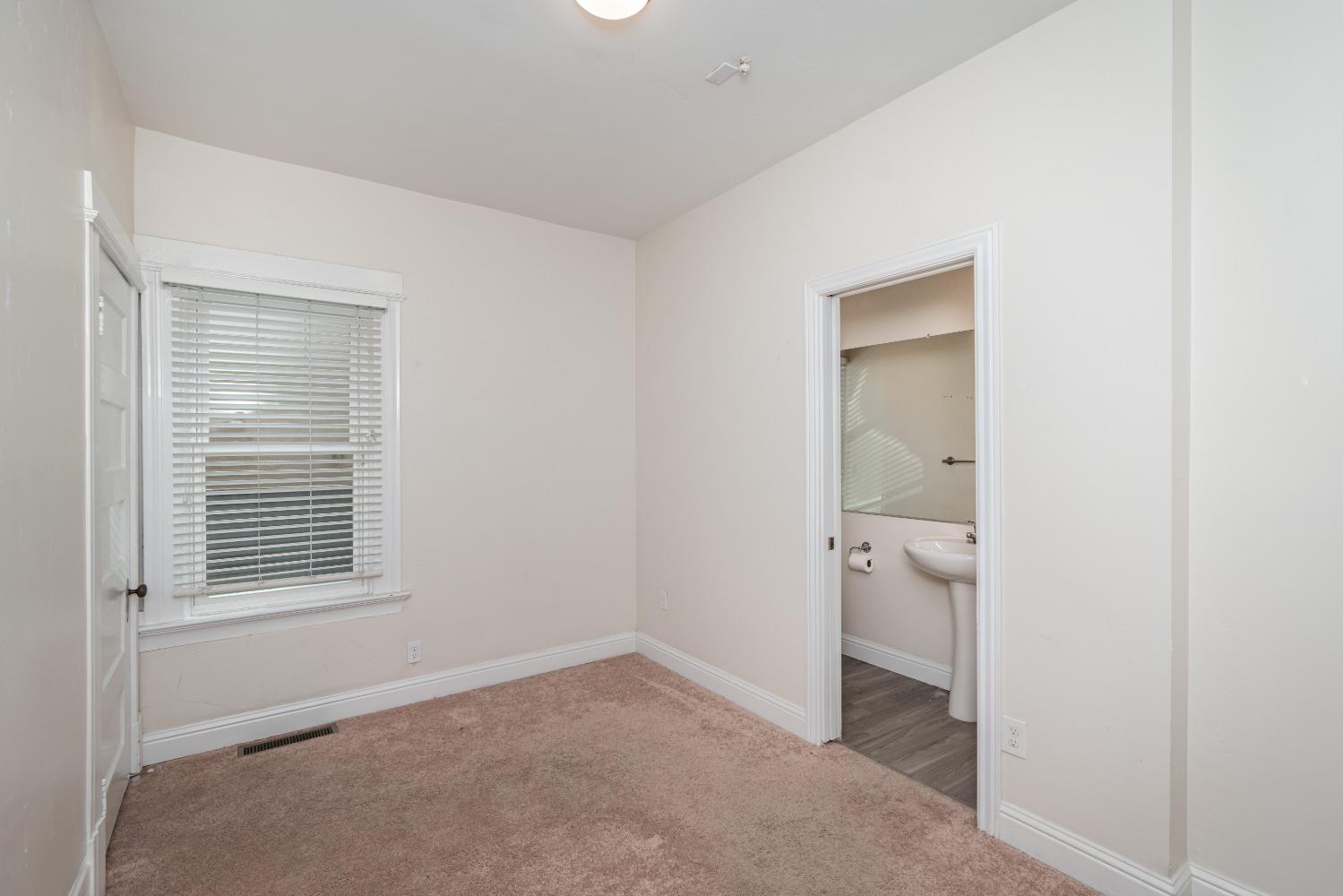 Detail Gallery Image 31 of 37 For 2110 I St, Sacramento,  CA 95816 - – Beds | – Baths