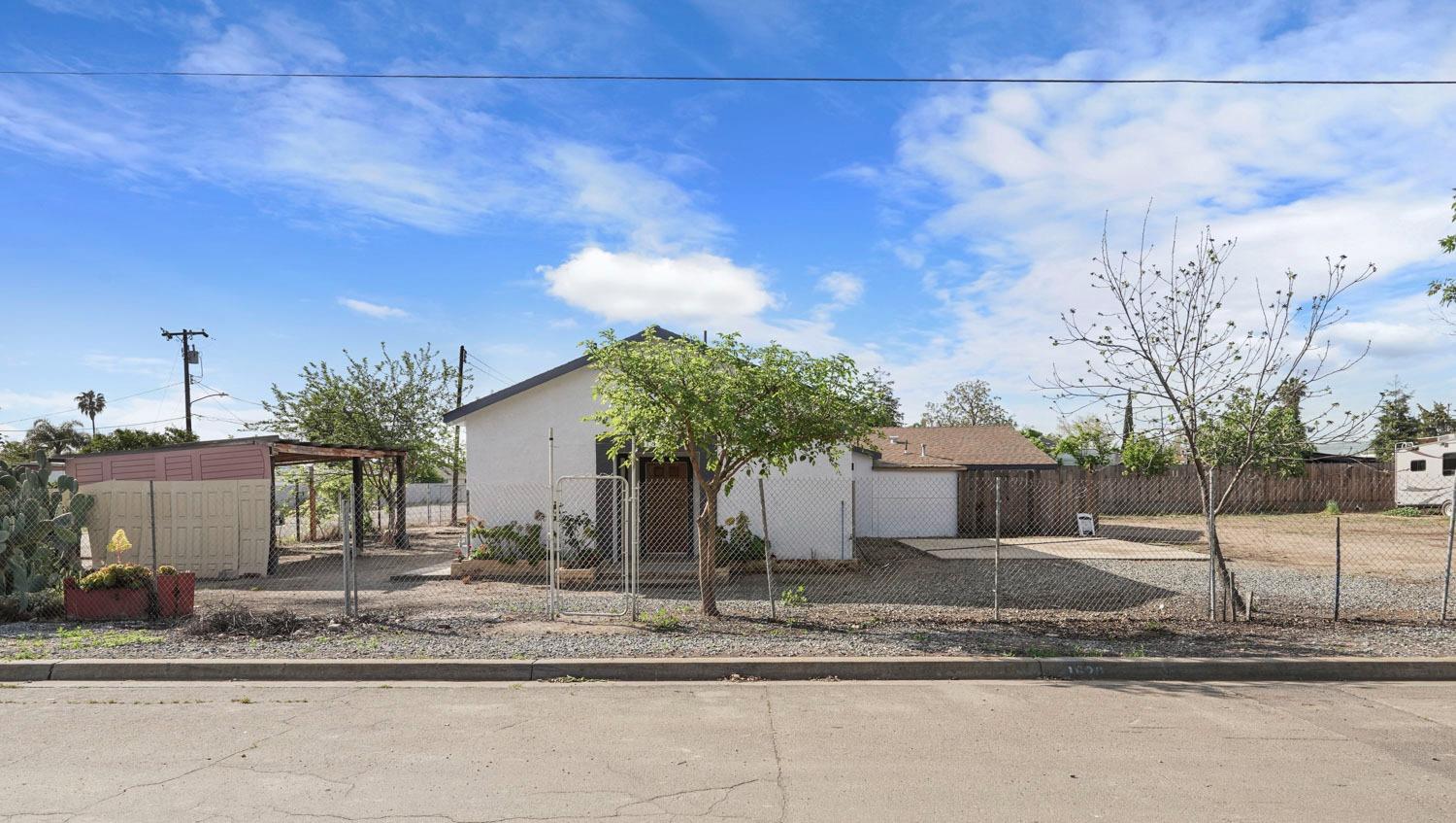 Photo of 1620 Minnie St in Patterson, CA
