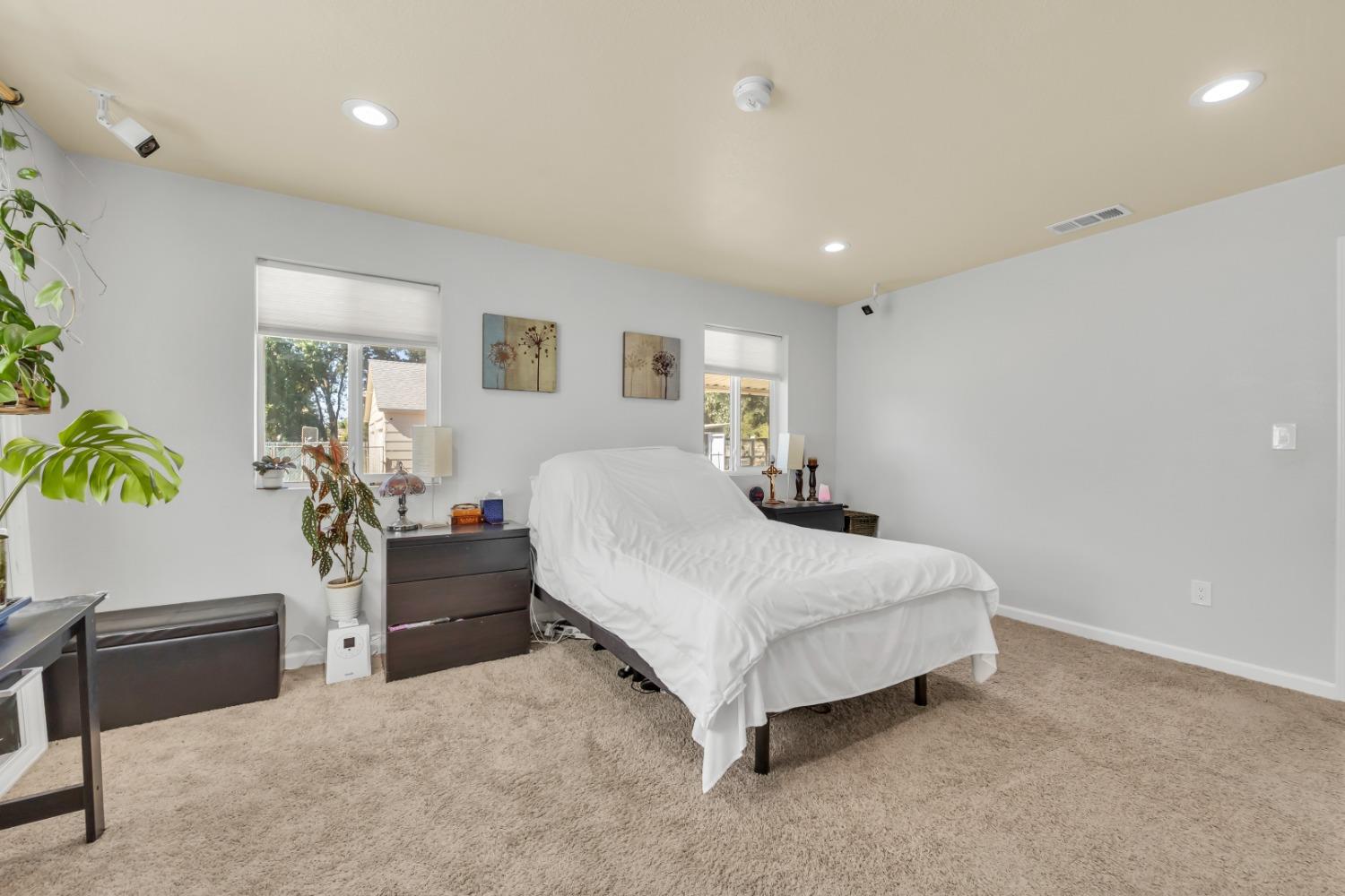 Detail Gallery Image 13 of 54 For 5547 Locust Ave, Carmichael,  CA 95608 - 3 Beds | 2 Baths