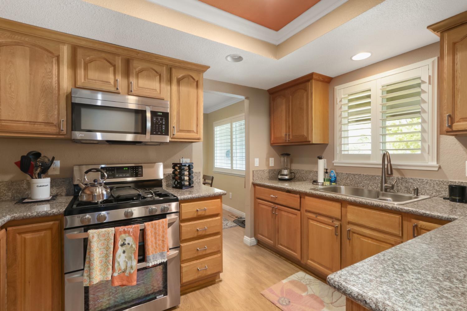 Detail Gallery Image 6 of 26 For 235 Ginger Dr, Auburn,  CA 95603 - 3 Beds | 2 Baths
