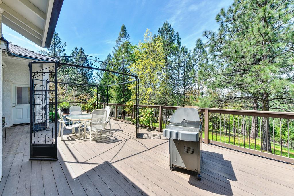 Detail Gallery Image 33 of 59 For 19755 Mountain Meadow Ct, Grass Valley,  CA 95949 - 3 Beds | 3 Baths