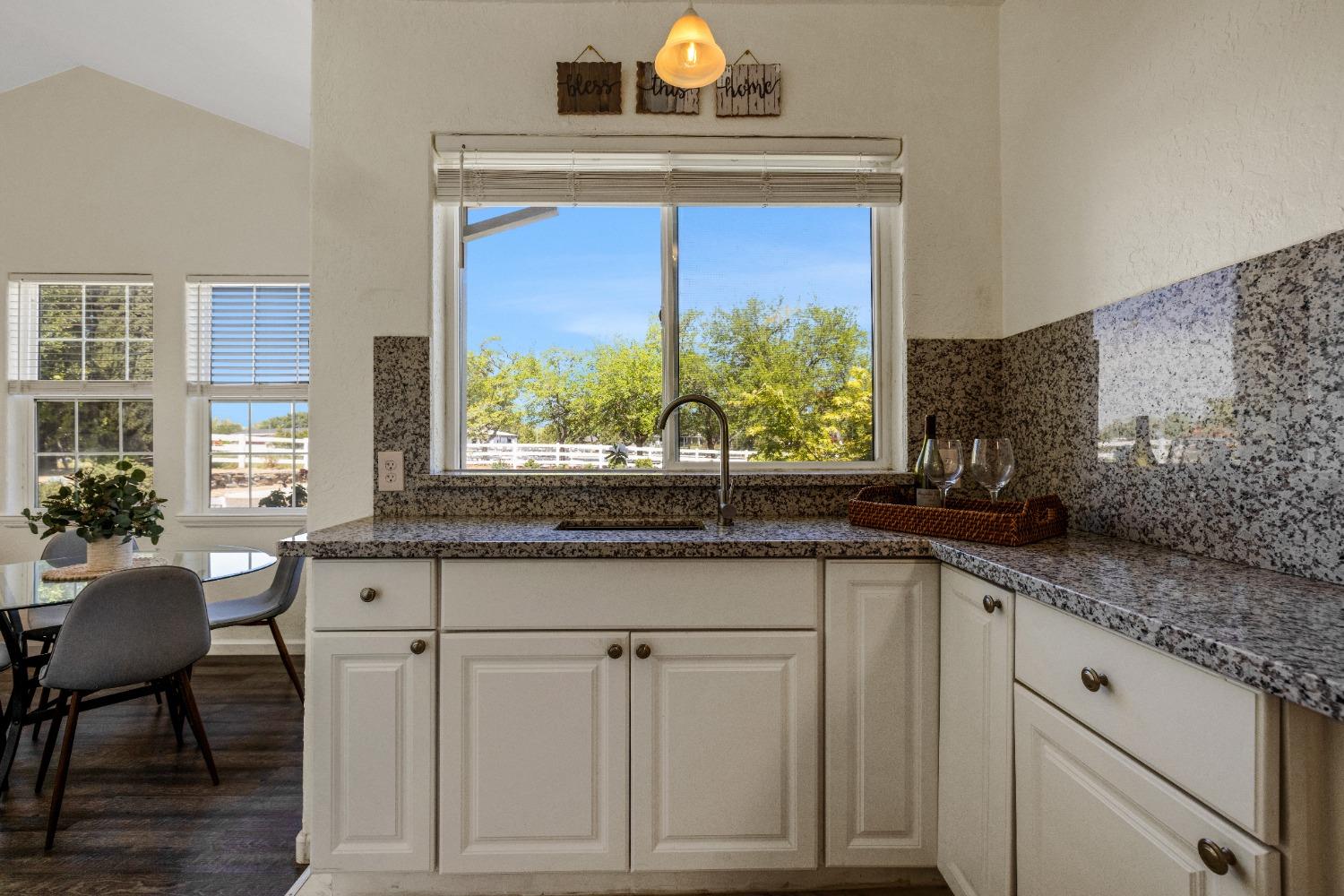 Detail Gallery Image 17 of 84 For 8952 Quail Ln, Granite Bay,  CA 95746 - 6 Beds | 4/1 Baths