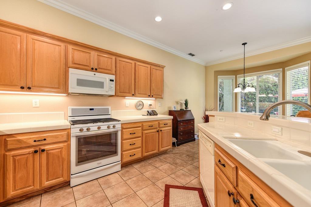 Detail Gallery Image 7 of 21 For 2312 Rebecca Ct, Rocklin,  CA 95765 - 2 Beds | 2 Baths