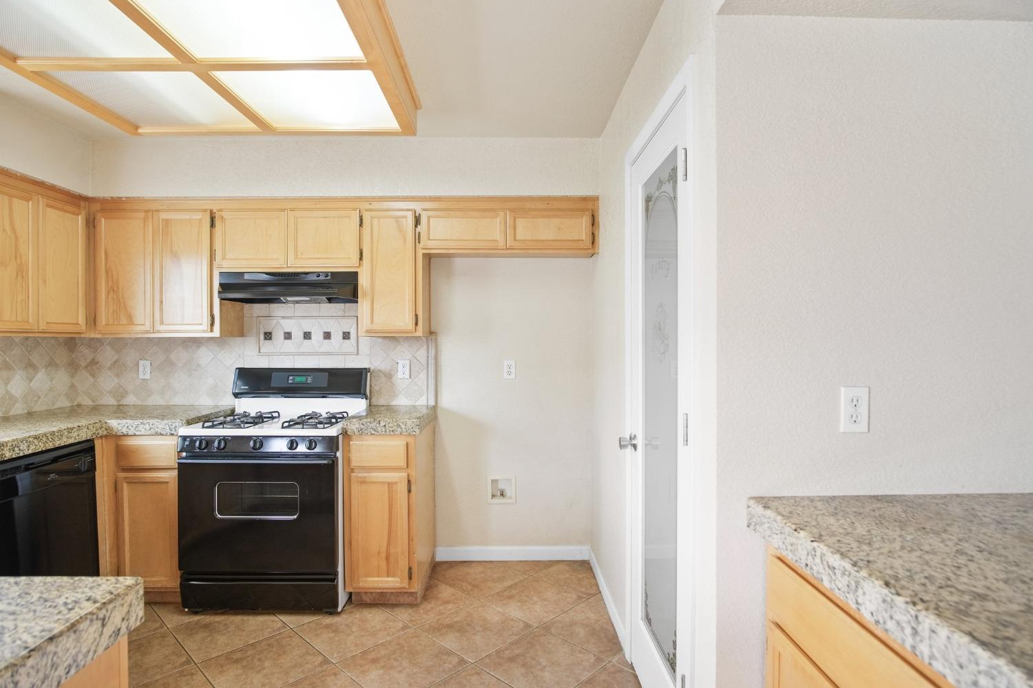 Detail Gallery Image 5 of 28 For 362 Edan Ct, Merced,  CA 95341 - 3 Beds | 2 Baths
