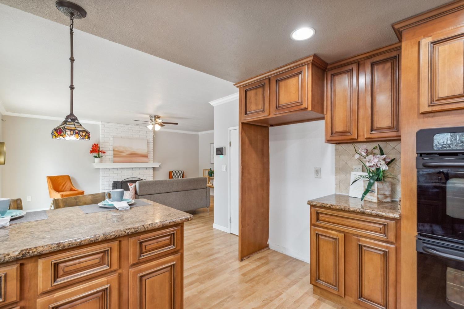 Detail Gallery Image 10 of 49 For 650 Tennis Ln, Tracy,  CA 95376 - 5 Beds | 2/1 Baths