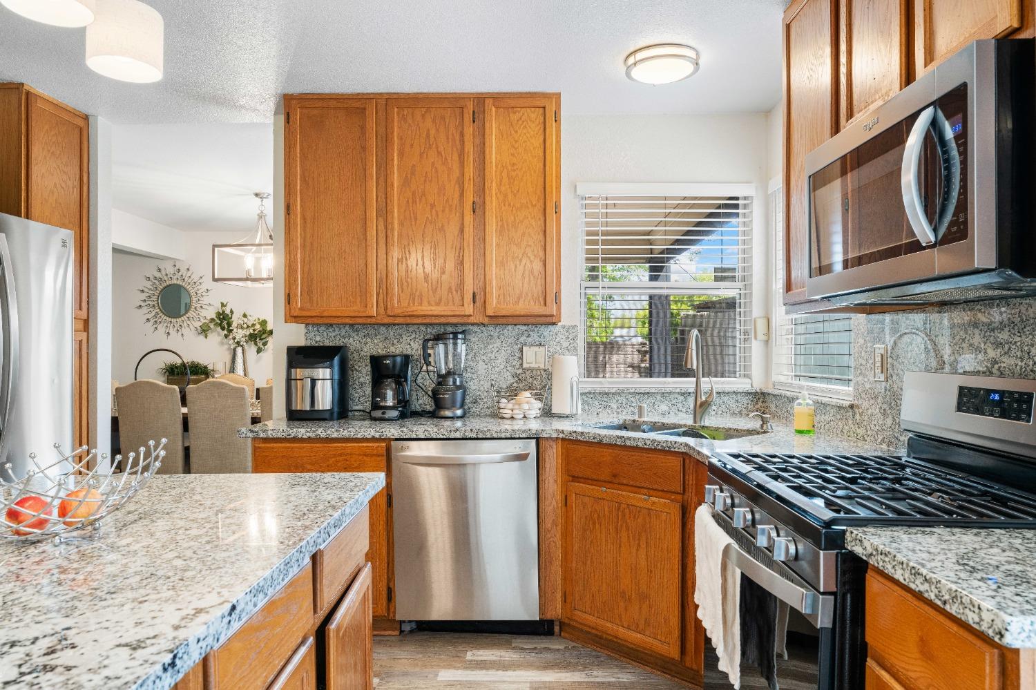 Detail Gallery Image 15 of 43 For 42 Fire Leaf Ct, Sacramento,  CA 95838 - 3 Beds | 2/1 Baths