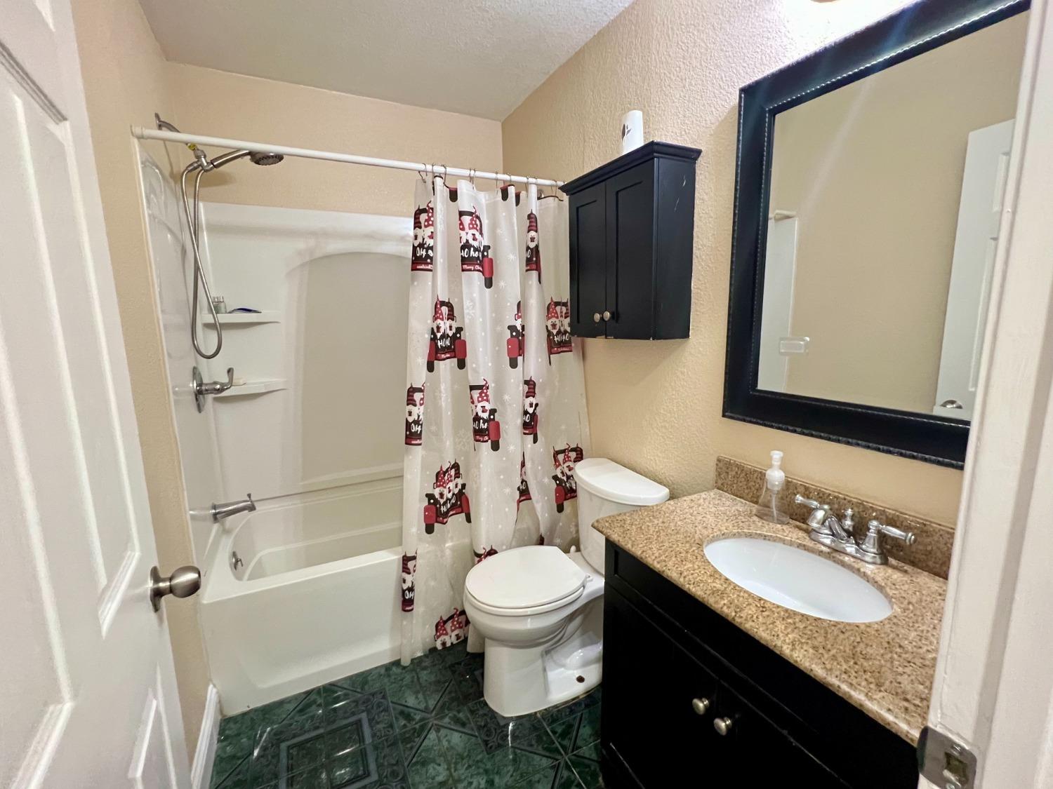 Detail Gallery Image 12 of 21 For 148 Saturn Ave 79, Hayward,  CA 94544 - 4 Beds | 2 Baths