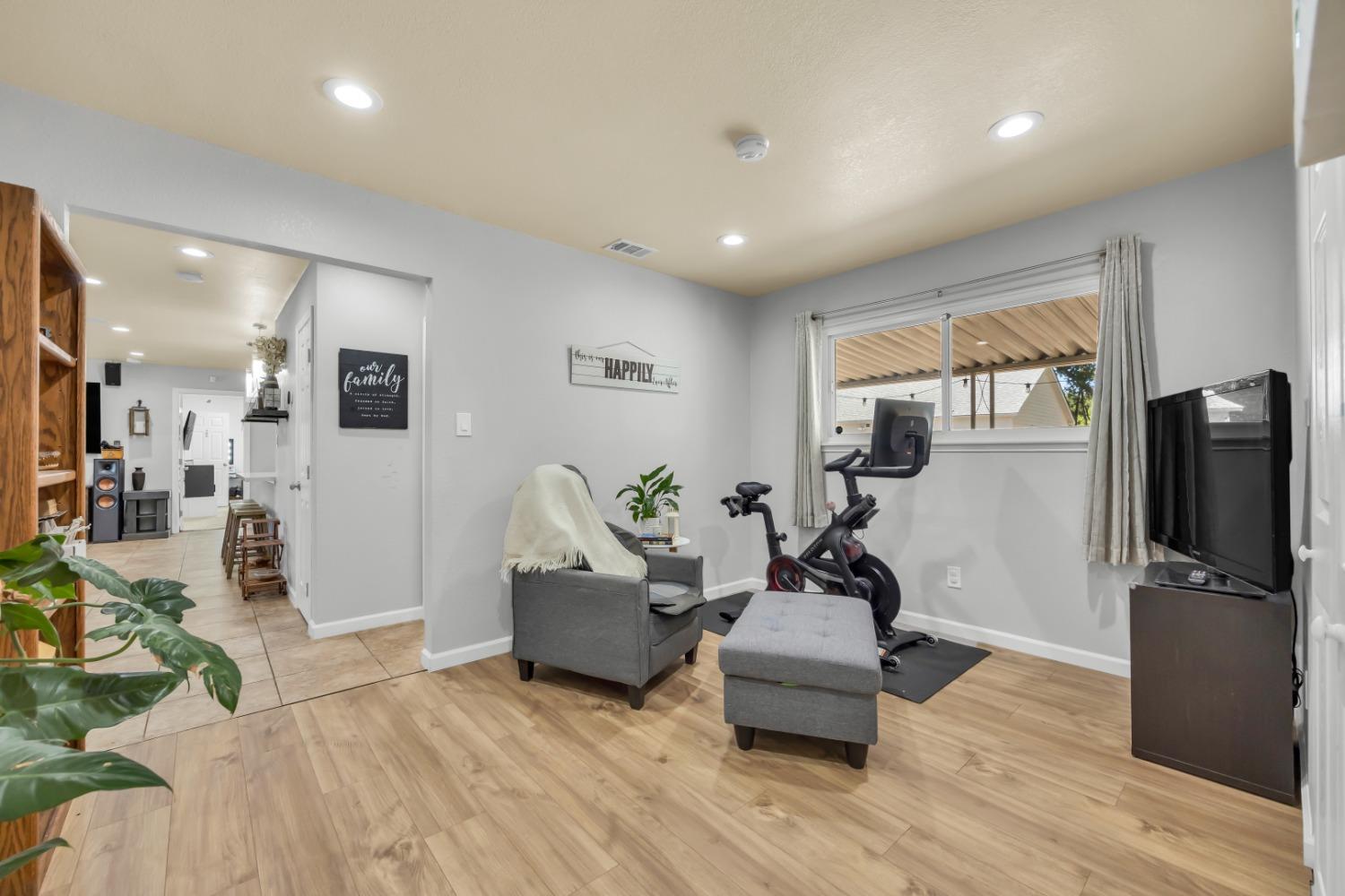 Detail Gallery Image 14 of 54 For 5547 Locust Ave, Carmichael,  CA 95608 - 3 Beds | 2 Baths