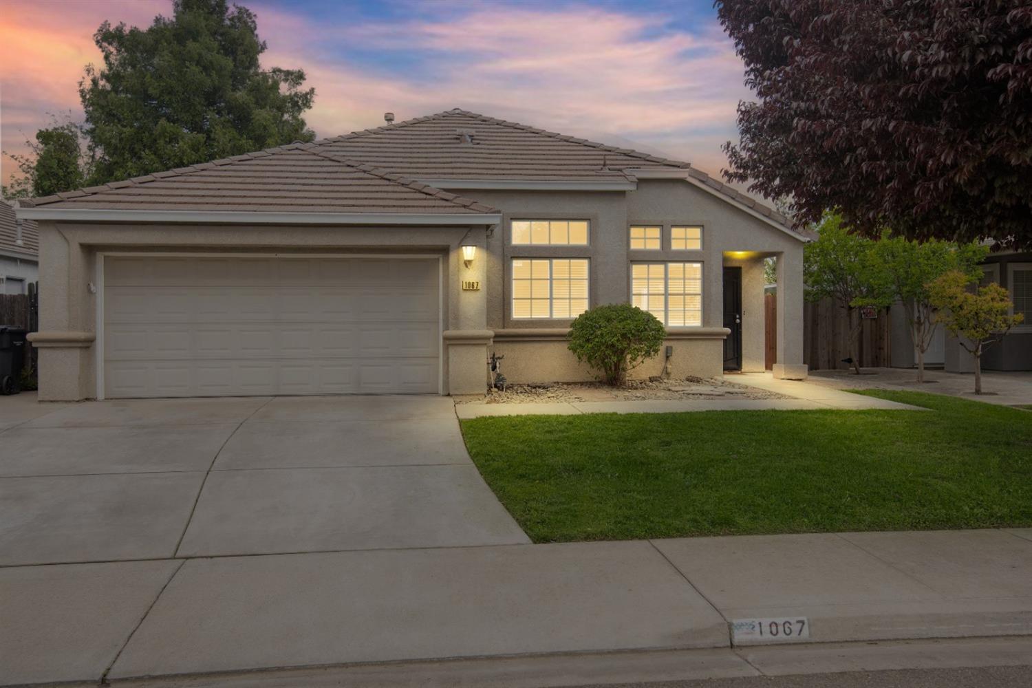 Detail Gallery Image 1 of 35 For 1067 Kirksey Dr, Turlock,  CA 95382 - 3 Beds | 2 Baths
