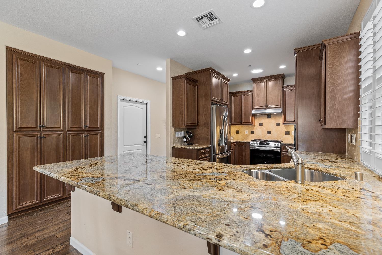 Detail Gallery Image 7 of 33 For 1049 Volonne Dr, Roseville,  CA 95747 - 2 Beds | 2 Baths