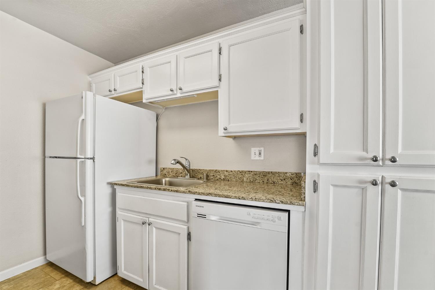 Detail Gallery Image 8 of 19 For 201 Woodrow Ave #16,  Modesto,  CA 95350 - 2 Beds | 1 Baths
