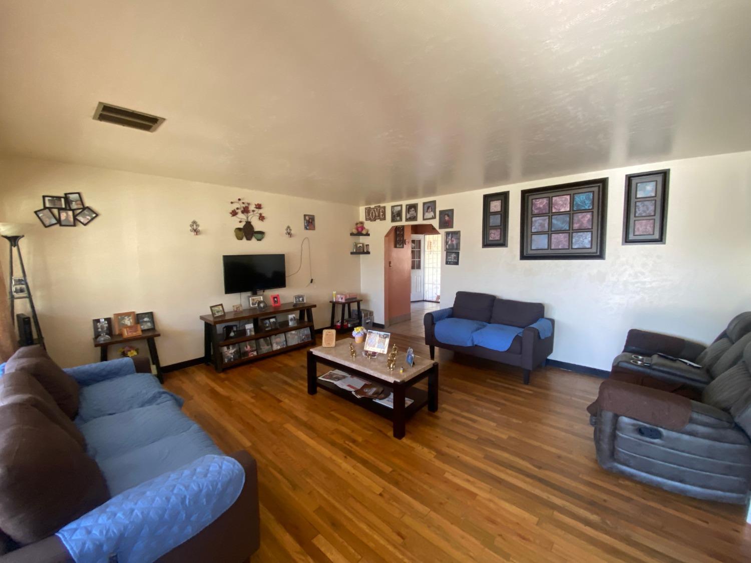 Detail Gallery Image 4 of 24 For 1522 O St, Firebaugh,  CA 93622 - 2 Beds | 1 Baths