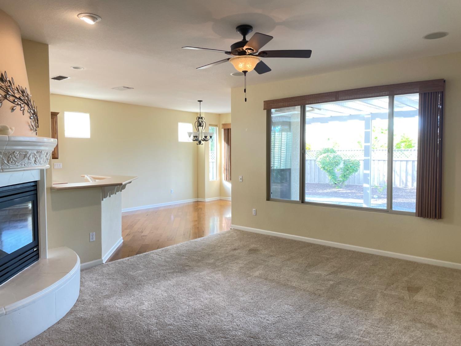 Detail Gallery Image 4 of 62 For 1690 Crocker Ln, Lincoln,  CA 95648 - 2 Beds | 2 Baths
