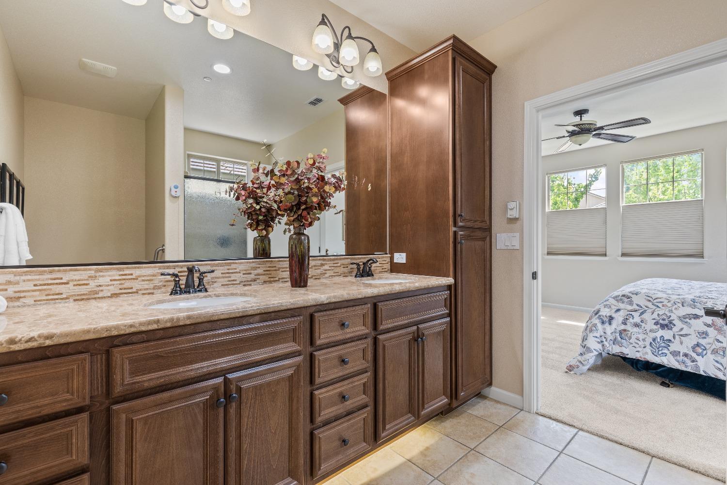 Detail Gallery Image 14 of 33 For 1049 Volonne Dr, Roseville,  CA 95747 - 2 Beds | 2 Baths