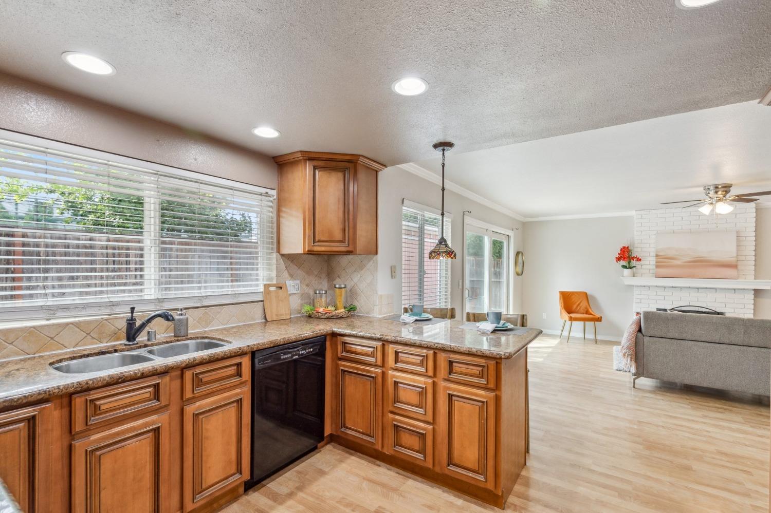 Detail Gallery Image 13 of 49 For 650 Tennis Ln, Tracy,  CA 95376 - 5 Beds | 2/1 Baths