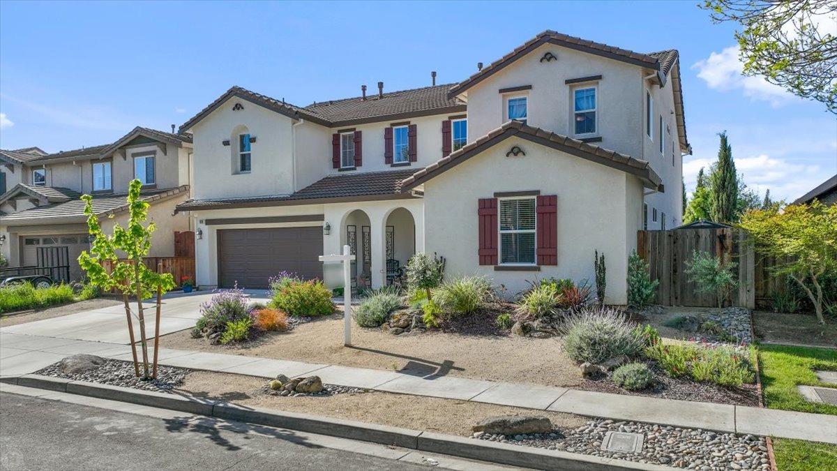 Photo of 1338 Daisy Dr in Patterson, CA