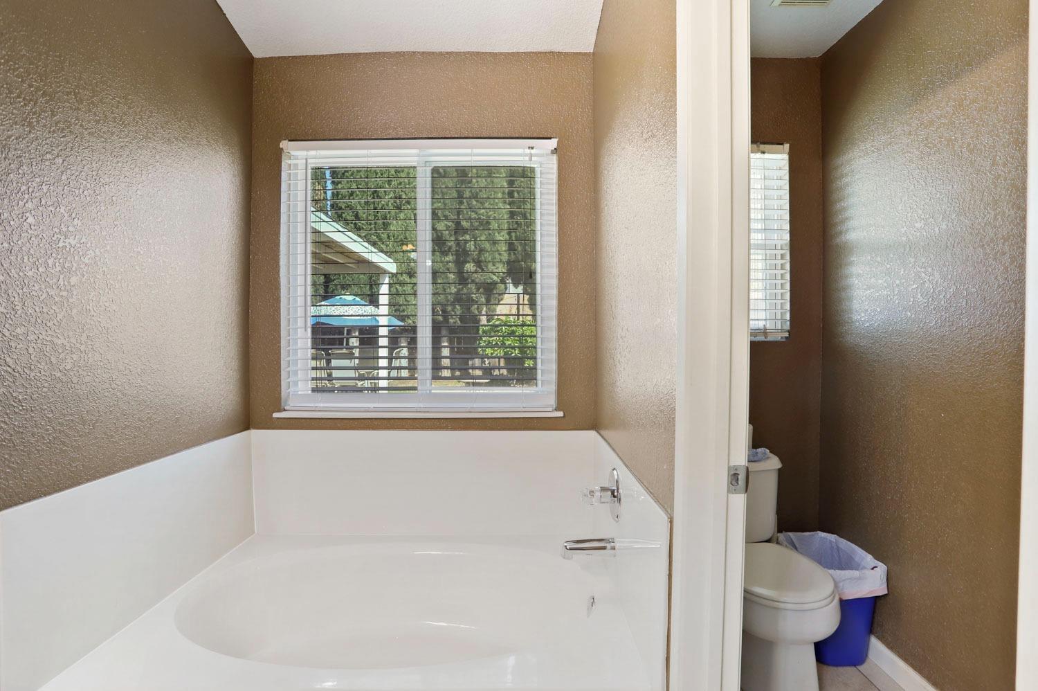 Detail Gallery Image 22 of 33 For 4830 Ews Woods Blvd, Stockton,  CA 95206 - 4 Beds | 2 Baths