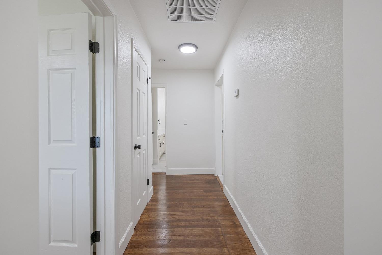Detail Gallery Image 12 of 43 For 37 E Eden Ave, Fresno,  CA 93706 - 3 Beds | 1 Baths