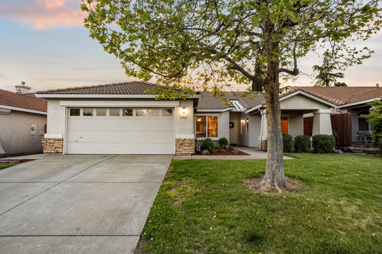 Detail Gallery Image 1 of 32 For 5547 Sage Dr, Rocklin,  CA 95765 - 3 Beds | 2 Baths