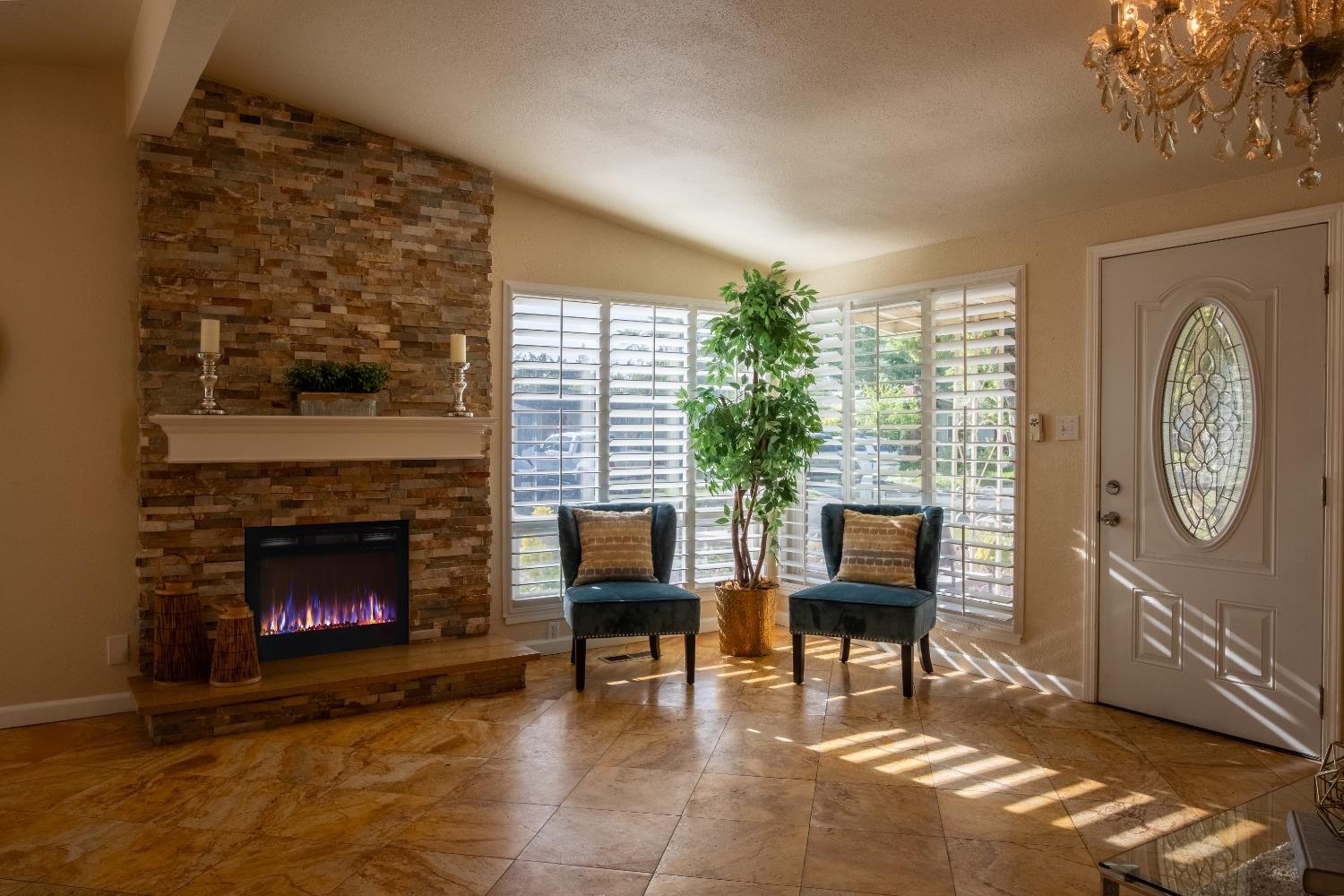 Detail Gallery Image 10 of 52 For 2412 Upham Ct, Carmichael,  CA 95608 - 3 Beds | 1 Baths
