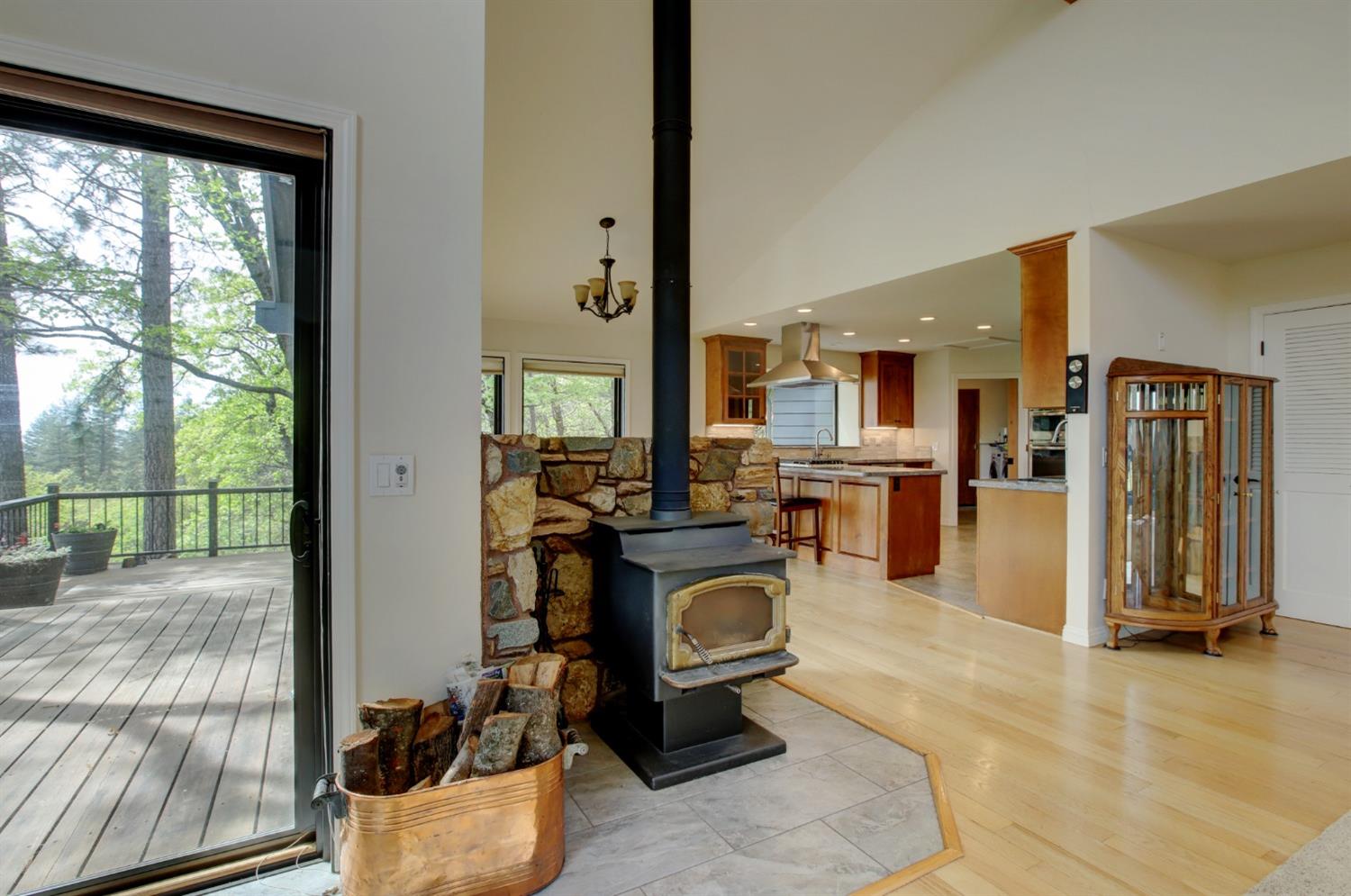 Detail Gallery Image 11 of 98 For 14158 Gochine Dr, Nevada City,  CA 95959 - 3 Beds | 2/1 Baths
