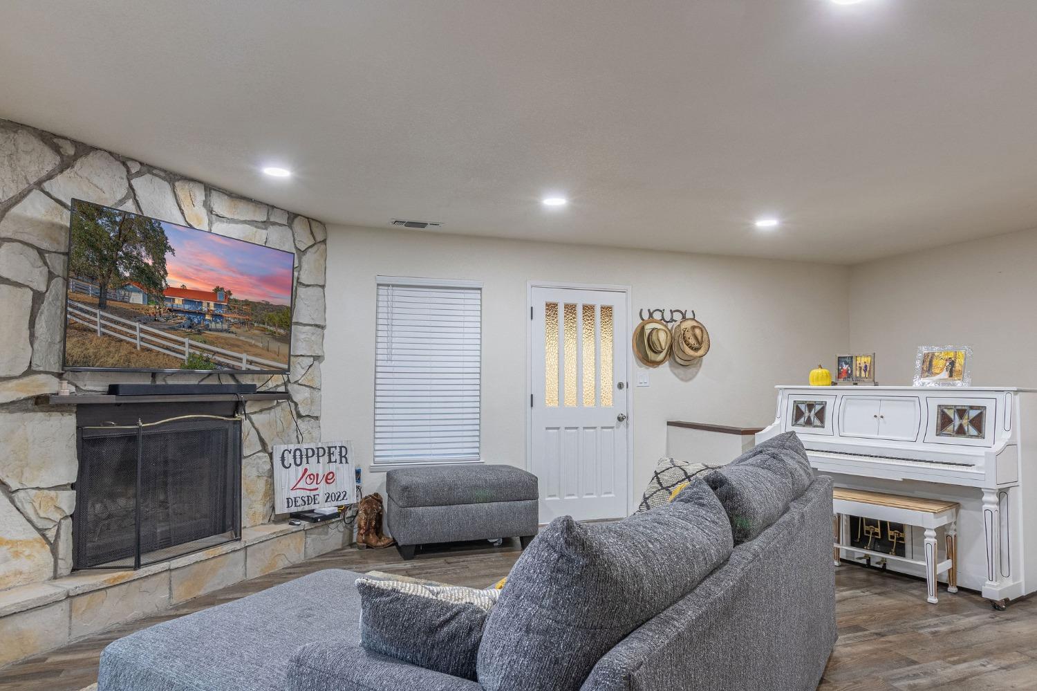 Detail Gallery Image 10 of 52 For 2741 Arrowhead, Copperopolis,  CA 95228 - 3 Beds | 2 Baths