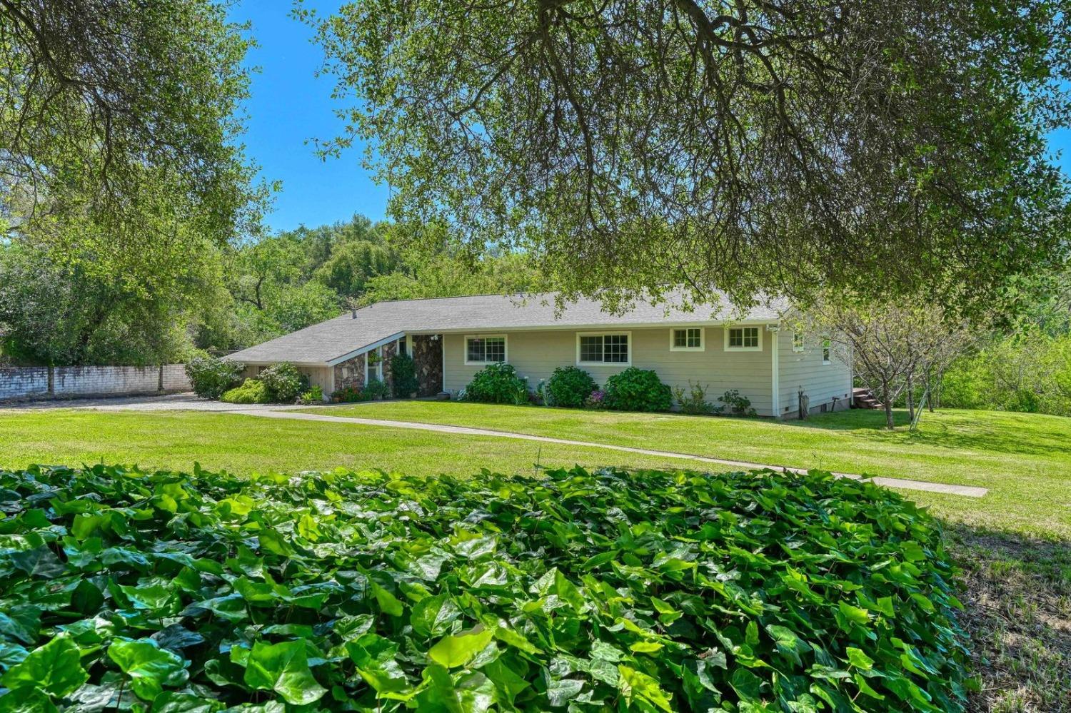 Photo of 3301 Sugarloaf Mountain Rd in Loomis, CA