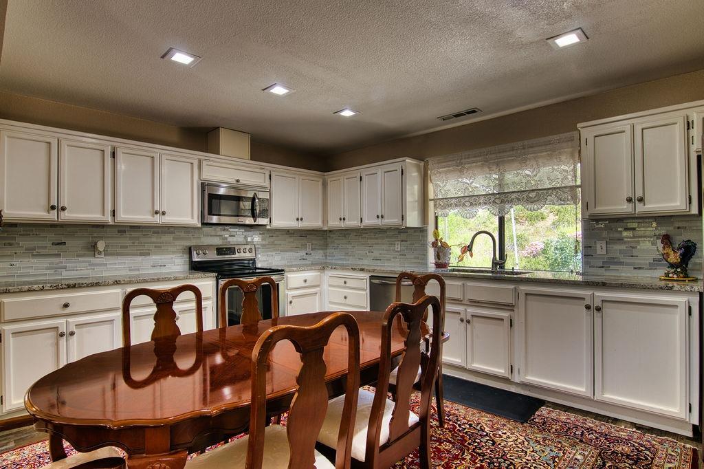 Detail Gallery Image 10 of 52 For 4153 Arbolada Dr, La Grange,  CA 95329 - 3 Beds | 2 Baths