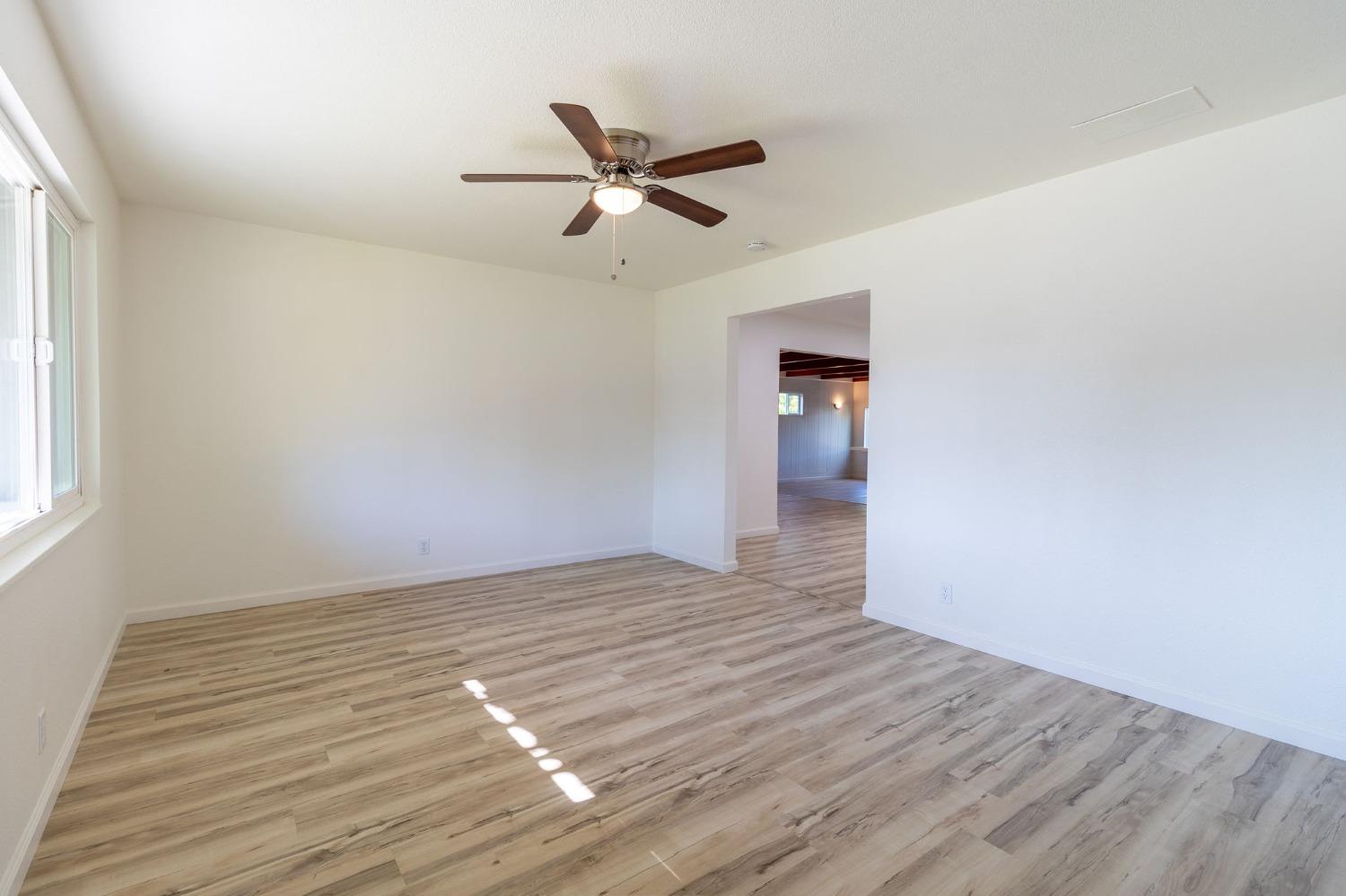 Detail Gallery Image 3 of 20 For 343 Cowell Ave, Manteca,  CA 95336 - 3 Beds | 2 Baths