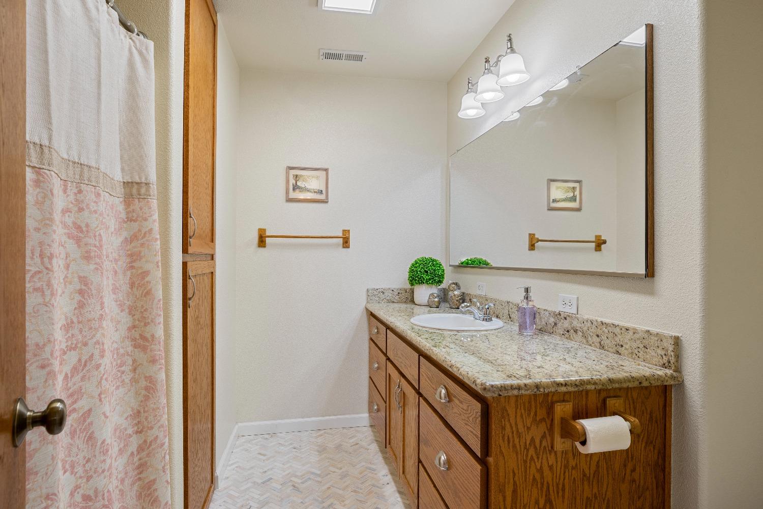 Detail Gallery Image 16 of 41 For 4229 Lucinda Ave, Keyes,  CA 95328 - 4 Beds | 2/1 Baths
