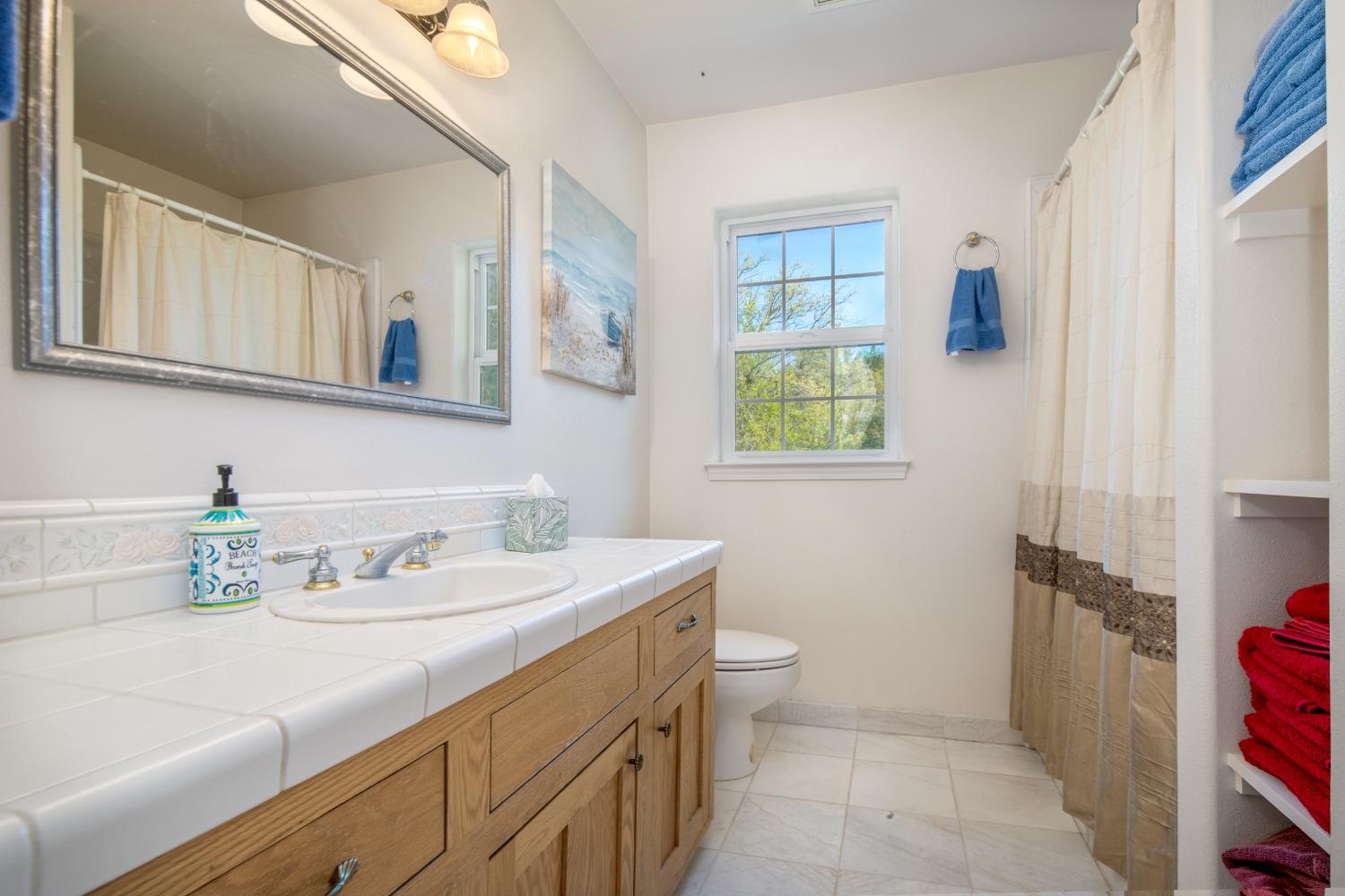 Detail Gallery Image 28 of 52 For 13922 Auburn Rd, Grass Valley,  CA 95949 - 5 Beds | 3/1 Baths