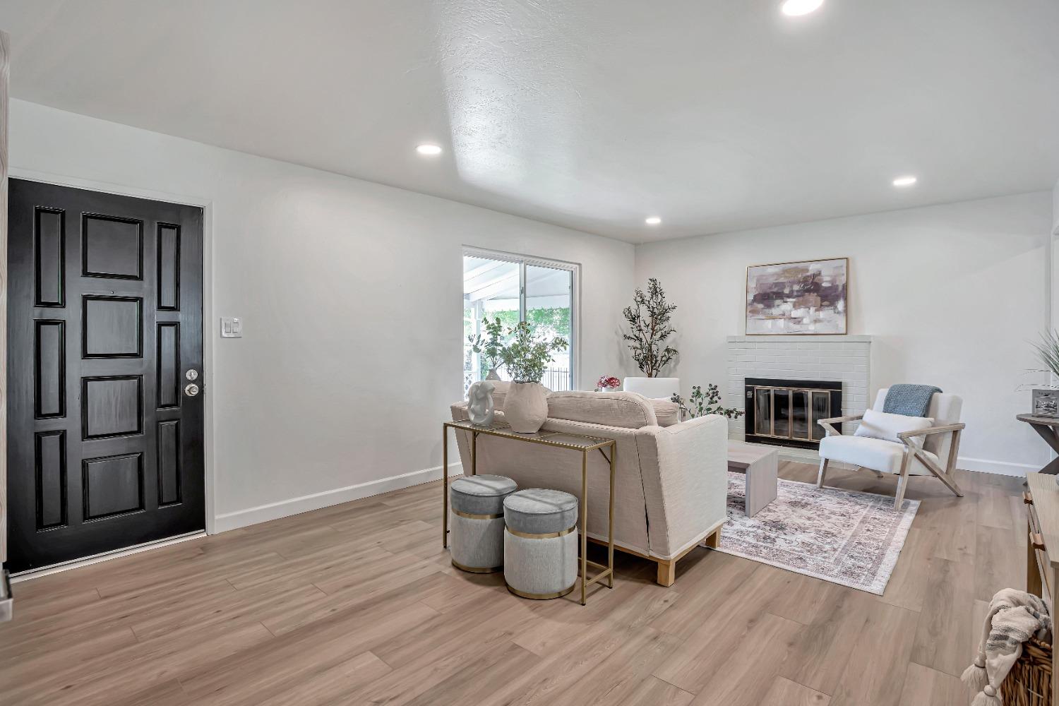 Detail Gallery Image 6 of 30 For 2221 67th Ave, Sacramento,  CA 95822 - 3 Beds | 2 Baths