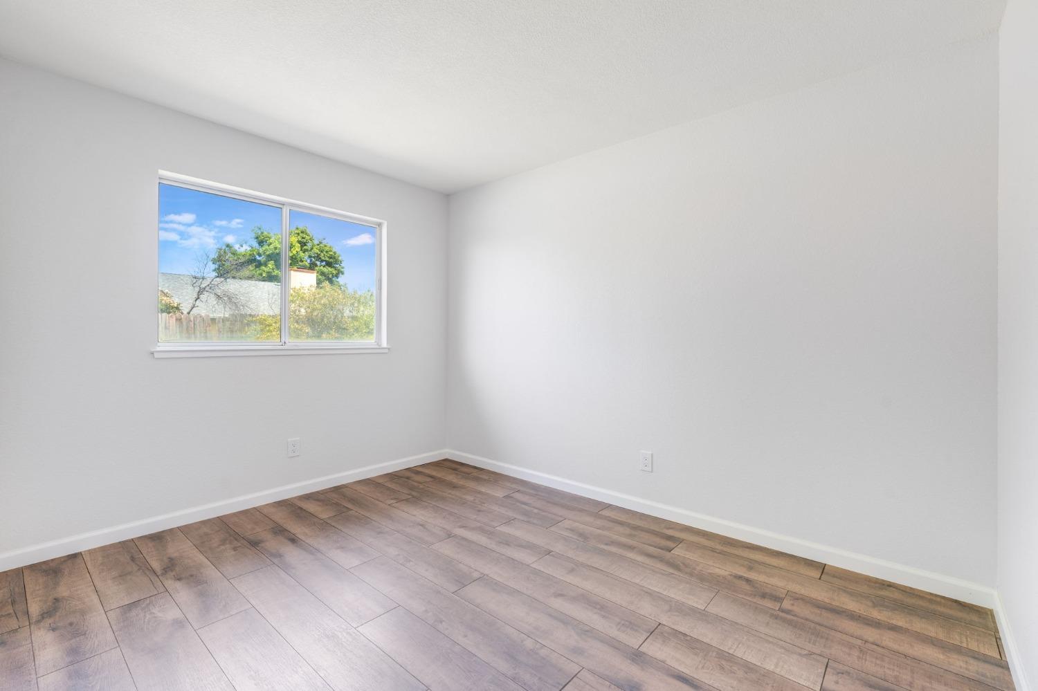 Detail Gallery Image 23 of 29 For 8771 Tiogawoods Dr, Sacramento,  CA 95828 - 3 Beds | 2 Baths
