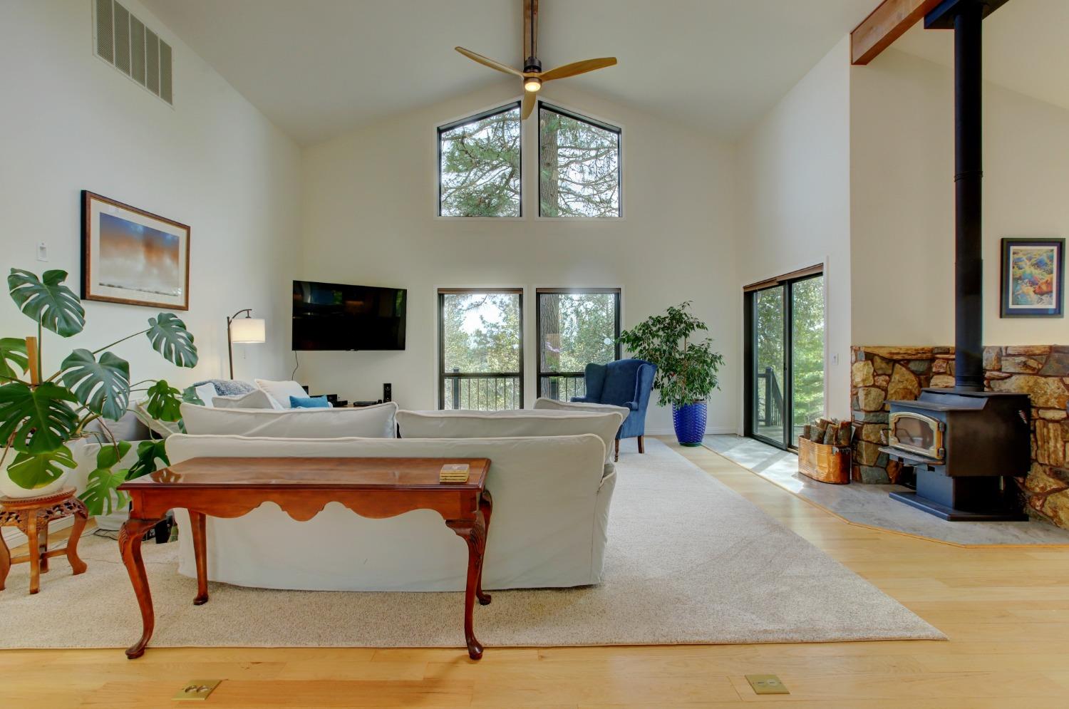 Detail Gallery Image 6 of 98 For 14158 Gochine Dr, Nevada City,  CA 95959 - 3 Beds | 2/1 Baths