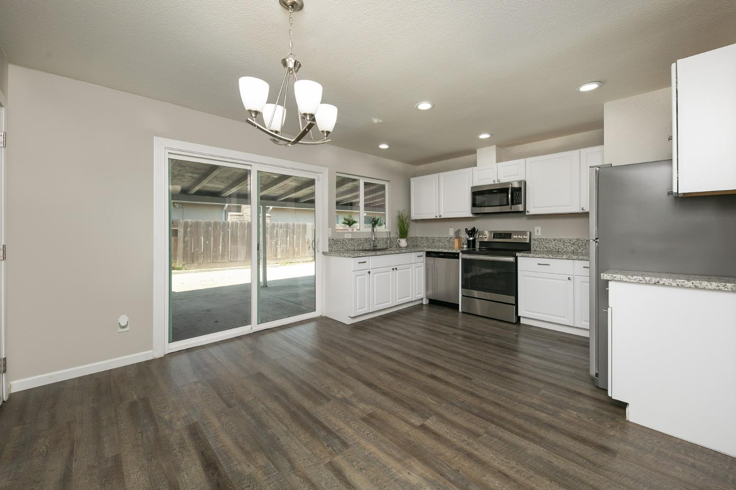 Detail Gallery Image 9 of 36 For 481 Seville Way, Manteca,  CA 95336 - 3 Beds | 2 Baths