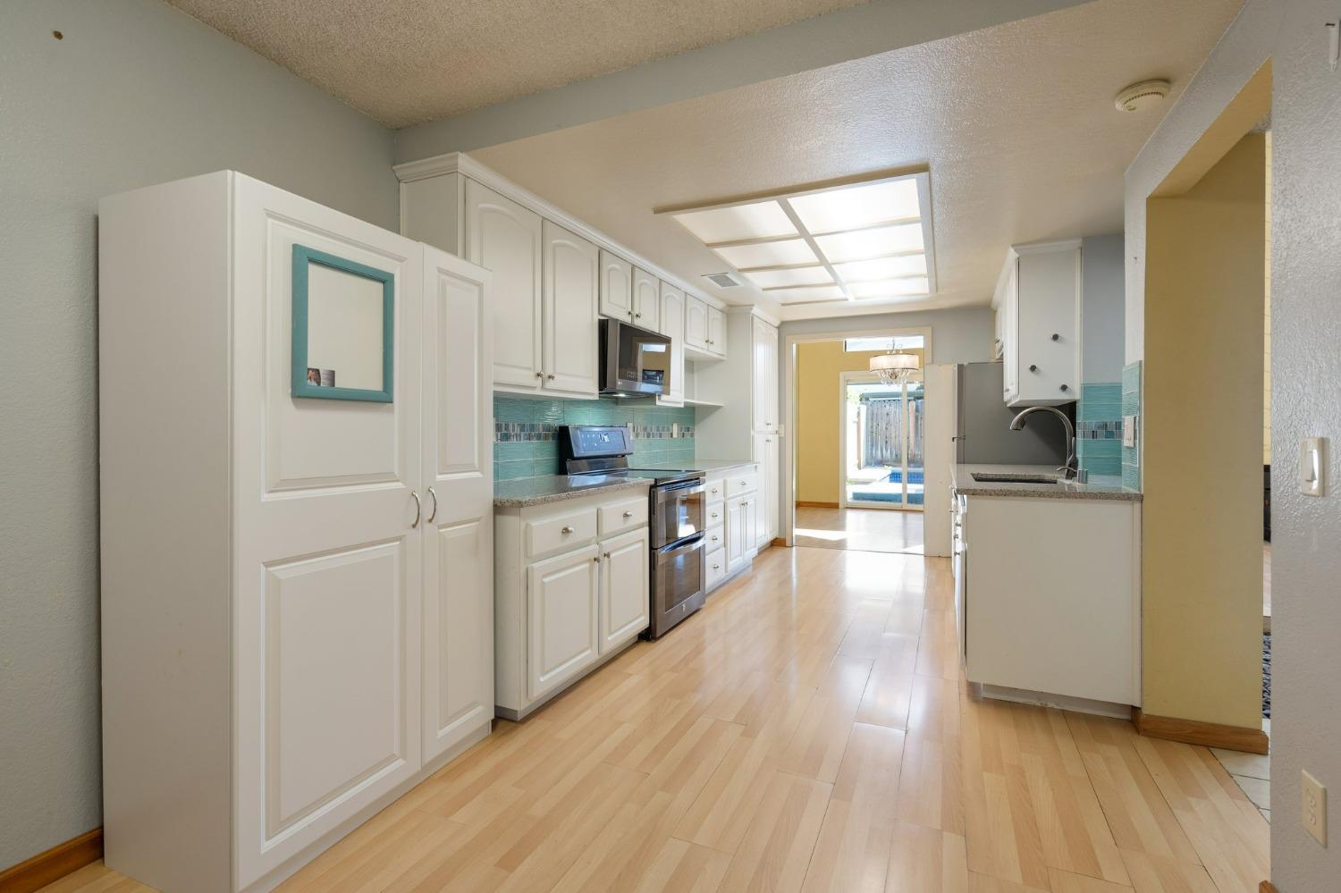 Detail Gallery Image 16 of 21 For 5606 Cypress Point Dr, Citrus Heights,  CA 95610 - 3 Beds | 2 Baths