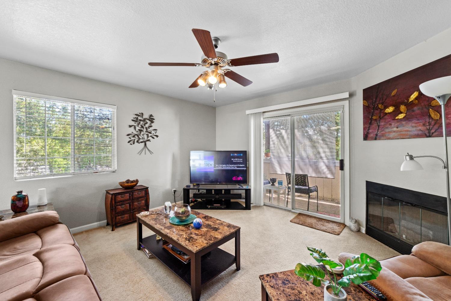 Detail Gallery Image 5 of 25 For 7404 Kallie Kay Ln, Sacramento,  CA 95823 - 3 Beds | 2/1 Baths