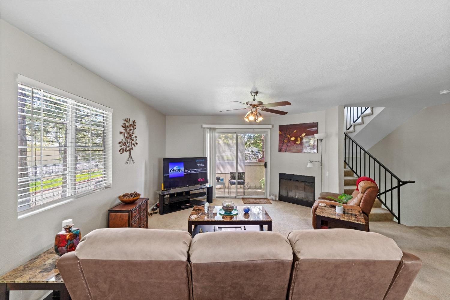 Detail Gallery Image 7 of 25 For 7404 Kallie Kay Ln, Sacramento,  CA 95823 - 3 Beds | 2/1 Baths