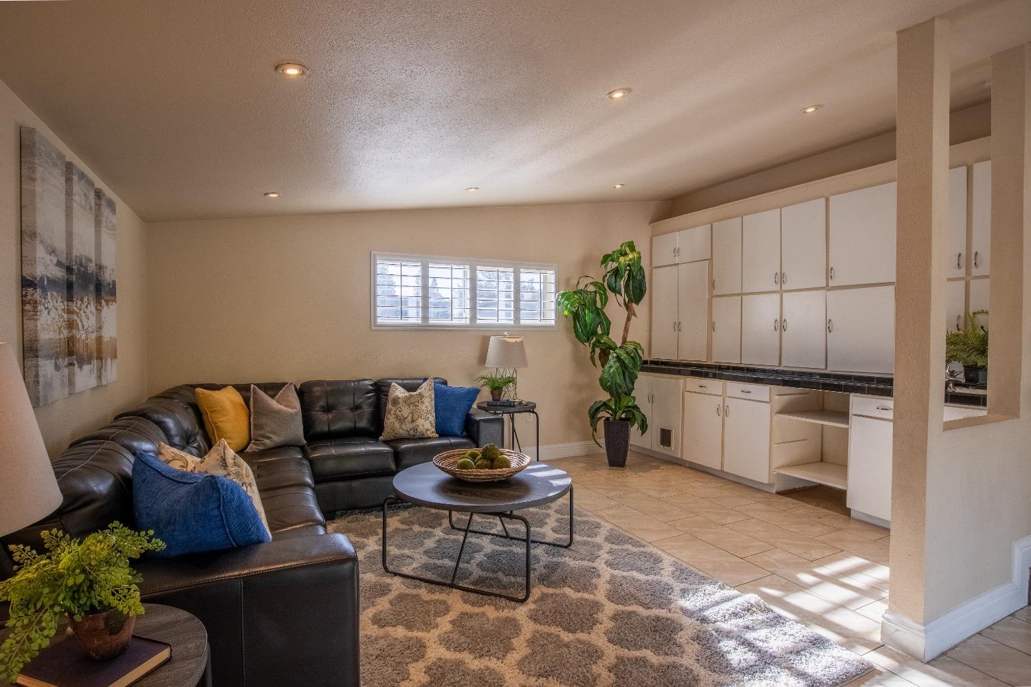 Detail Gallery Image 31 of 52 For 2412 Upham Ct, Carmichael,  CA 95608 - 3 Beds | 1 Baths