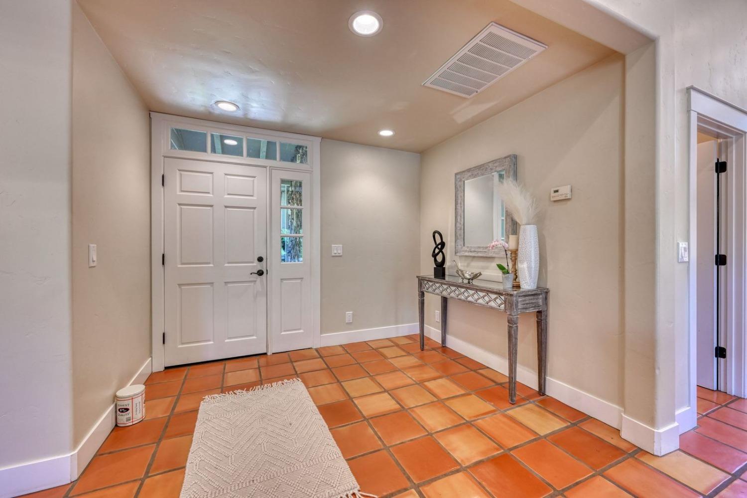 Detail Gallery Image 3 of 40 For 3301 Sugarloaf Mountain Rd, Loomis,  CA 95650 - 3 Beds | 2 Baths
