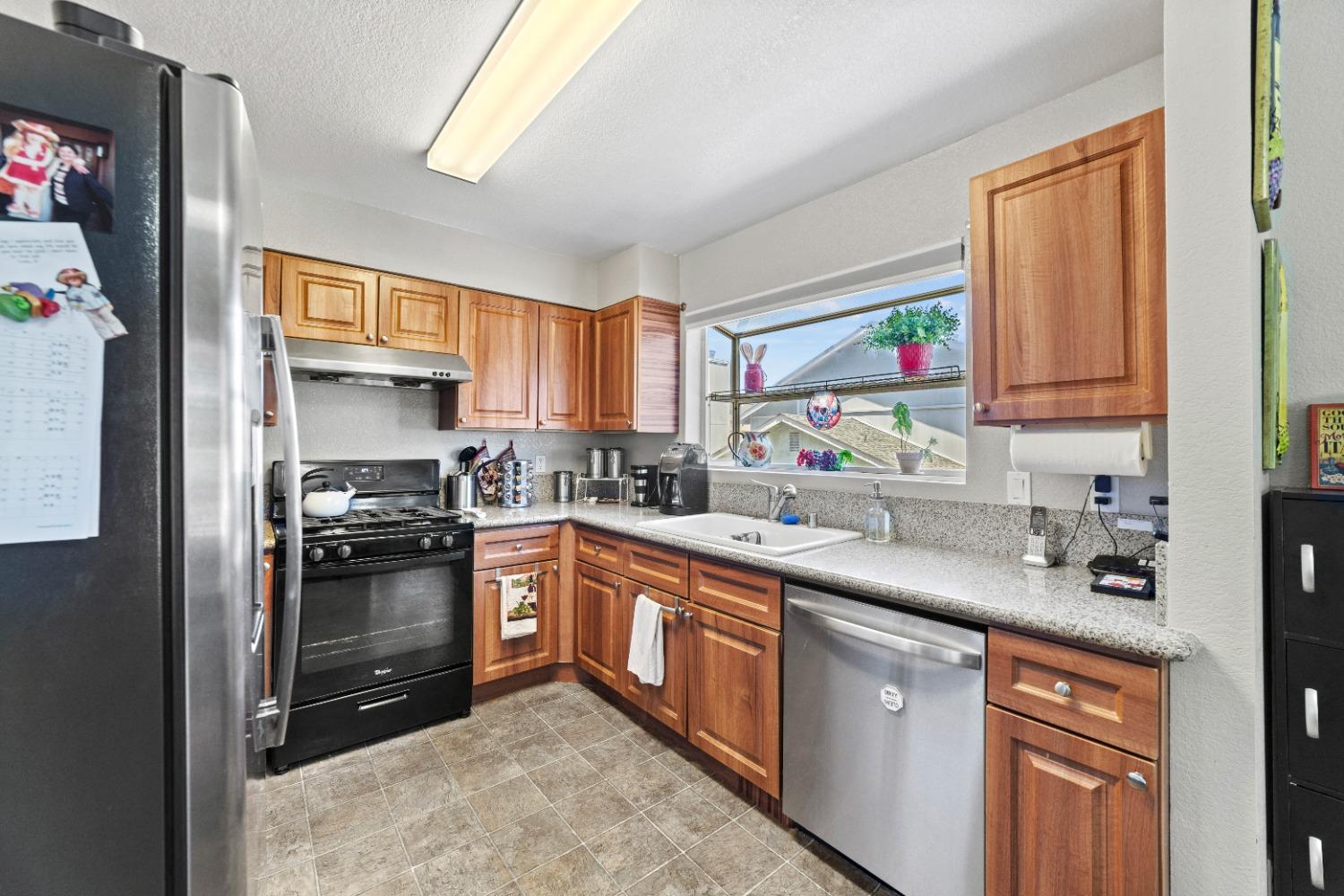 Detail Gallery Image 11 of 25 For 7404 Kallie Kay Ln, Sacramento,  CA 95823 - 3 Beds | 2/1 Baths