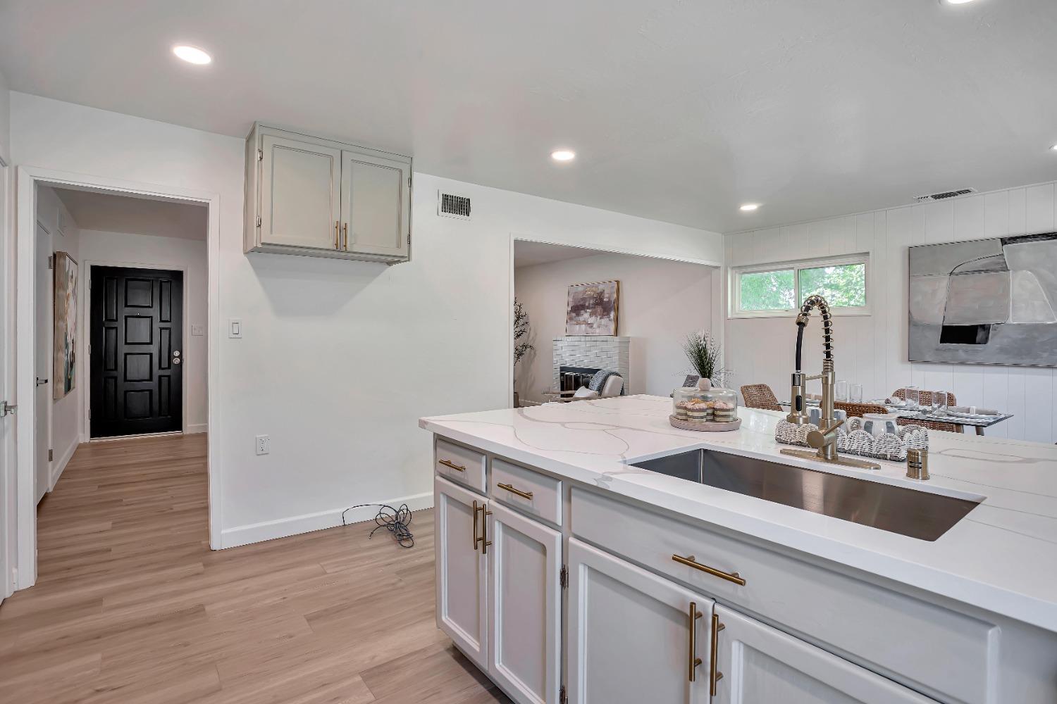 Detail Gallery Image 11 of 30 For 2221 67th Ave, Sacramento,  CA 95822 - 3 Beds | 2 Baths