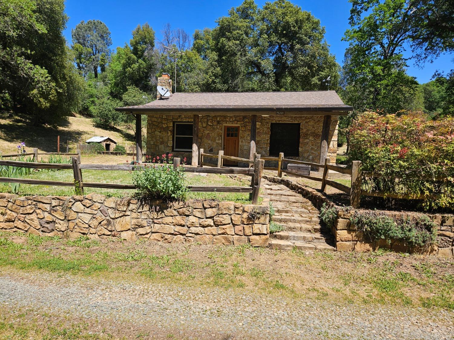 Detail Gallery Image 2 of 10 For 6721 Ribbon Ln, Placerville,  CA 95667 - 3 Beds | 2 Baths