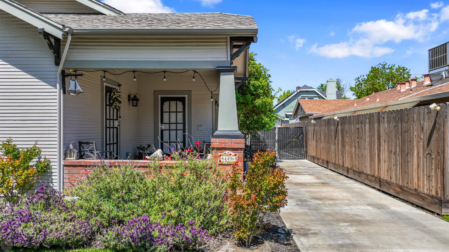 Detail Gallery Image 5 of 47 For 449 W Walnut St, Stockton,  CA 95204 - 2 Beds | 1 Baths
