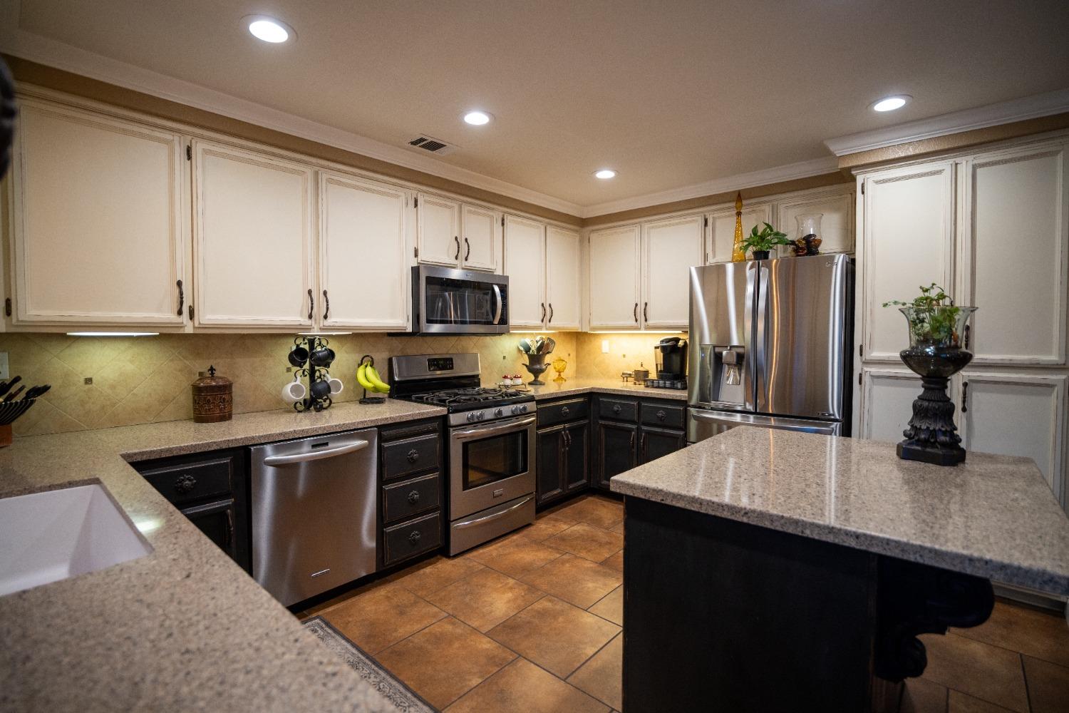 Detail Gallery Image 16 of 62 For 1728 Calle Campana, Roseville,  CA 95747 - 4 Beds | 2/1 Baths