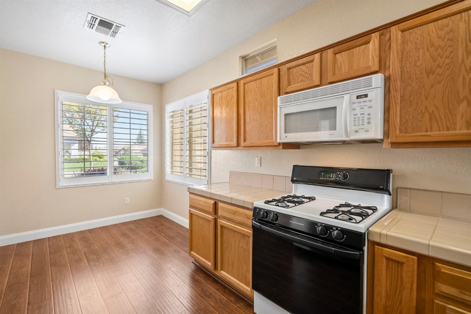 Detail Gallery Image 8 of 38 For 1635 Sweet Juliet Ln, Lincoln,  CA 95648 - 2 Beds | 2 Baths